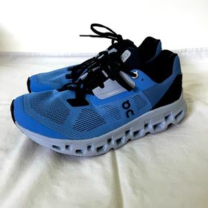 On Cloudstratus Sneakers